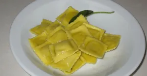 L'APE ........ VA IN CUCINA  2021 - Immagine: 2