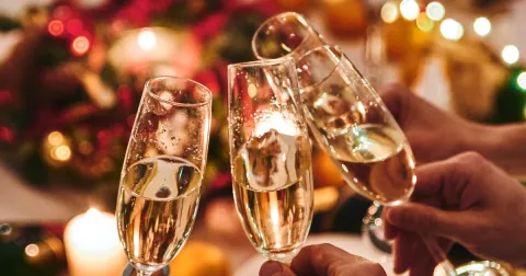 Sparkling wine for Christmas and New Year: the toast in Oltrepò